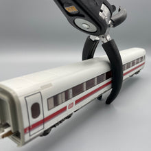 Laden Sie das Bild in den Galerie-Viewer, ICE-WagonmitModellbahngreifer Modellbau