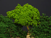 Laden Sie das Bild in den Galerie-Viewer, Modellbau Naturbäume GRÜN #1 für Rennbahnen 1/32 > 1/24 von RAS