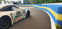Laden Sie das Bild in den Galerie-Viewer, Reifen Stapel  Modellbau 99 cm blau gelb mit NSR Porsche - Alternative zu carrera 21130
