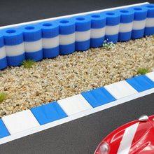 Laden Sie das Bild in den Galerie-Viewer, Diorama Reifenstapel blau weiss und FlexCurbs