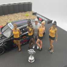 Laden Sie das Bild in den Galerie-Viewer, Gridgirls 1/32 RAS Modellbau auf Diorama