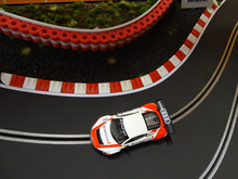 Laden Sie das Bild in den Galerie-Viewer, Modellbau Diorama SLOTFIRE Curbs rot weiss