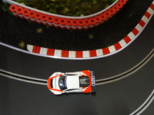 Laden Sie das Bild in den Galerie-Viewer, Diorama aus Vogelperspektive auf NSR Audi Remington #23 mit Reifenstapel und Flex Curbs